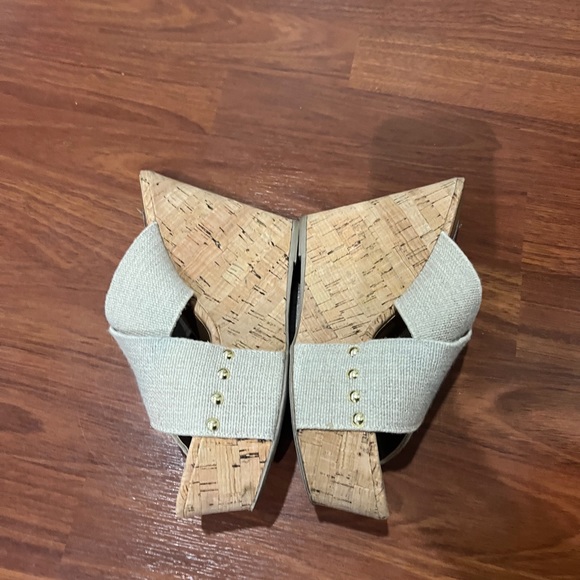 Steve Madden size 6 Platform Wedge. - Picture 3 of 4